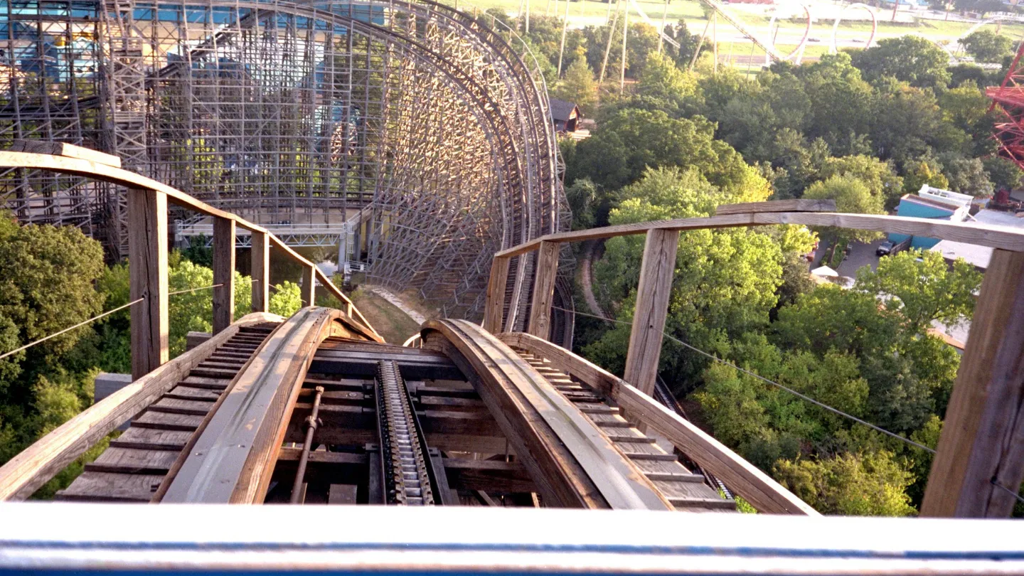Ultimate Guide to Six Flags: Best Parks, Rides & Family Adventures