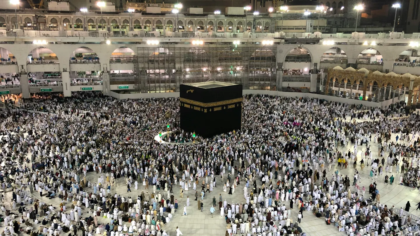 Umrah in Winter vs Summer: Best Season for Your Pilgrimage